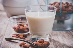 [T2] Lotus Root Almond Tea 莲藕杏仁茶 (Hot)